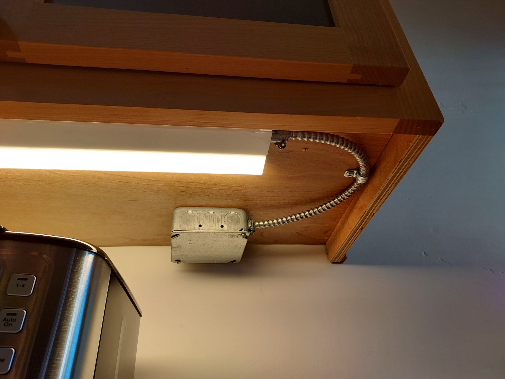 Hardwired LED Under Cabinet Task Lighting - 16 Watt, 24