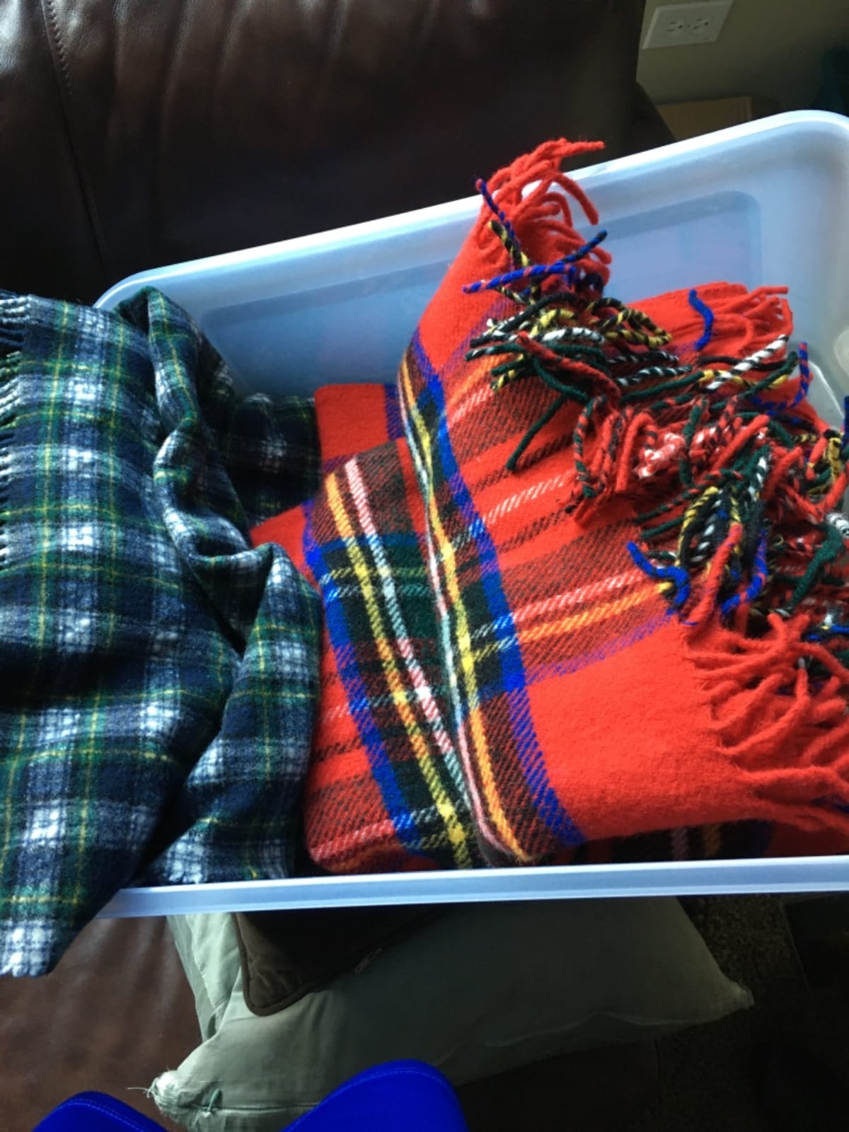 Prince of Scots Highland Tweeds 100% Pure New Wool Fluffy Throw (Black Watch) customer photo 1
