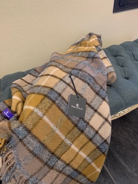 Prince of Scots Highland Tweeds 100% Pure New Wool Fluffy Throw (Black Watch) customer photo 2