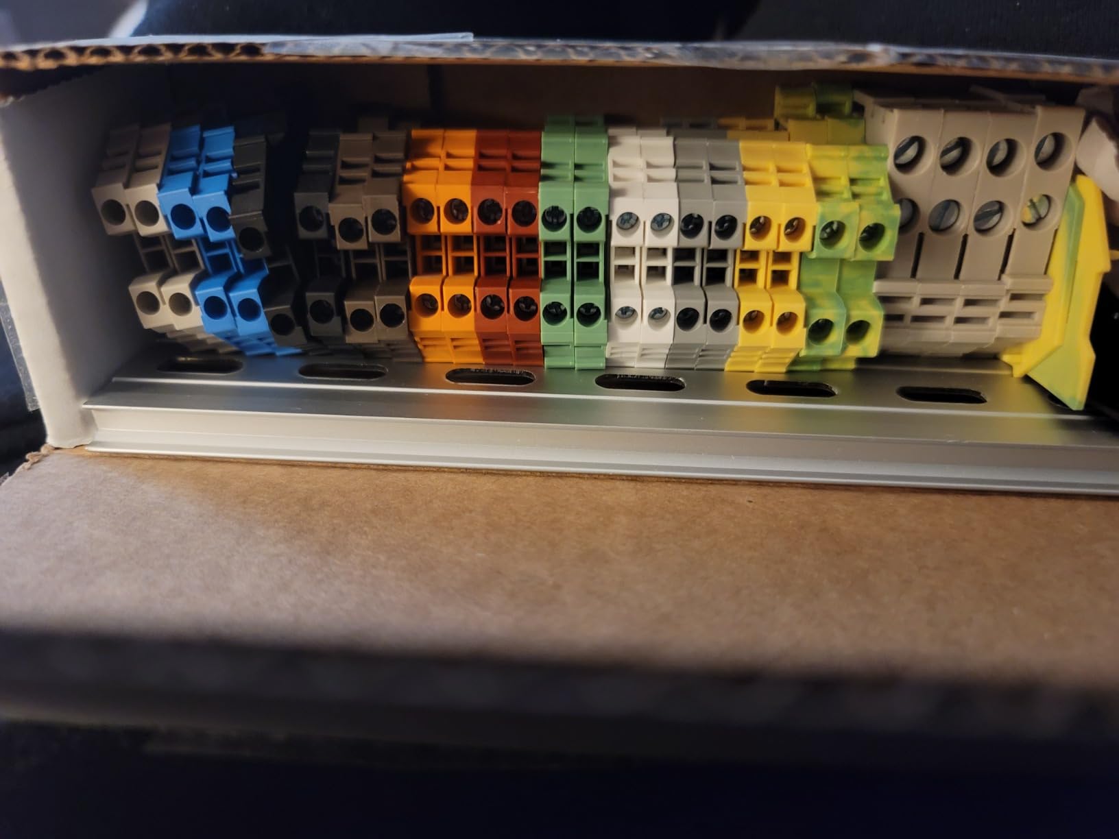 DIN Rail Terminal Blocks Kit by International Connector 20 Dinkle DK2.5N DIN Terminal Block Connectors 12-22 AWG Gauge 20A 600V, Ground Blocks, Jumpers, End Covers, End Brackets on 8'' Aluminum Rail customer photo 1