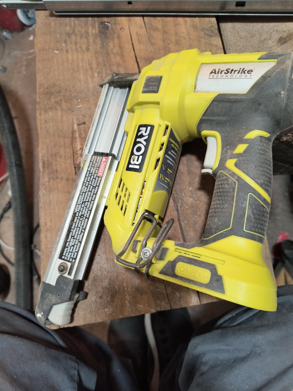 Ryobi 18-Volt ONE+ Lithium-Ion Cordless AirStrike 23-Gauge 1-3/8 inch Headless Pin Nailer (Tool Only) customer photo 1