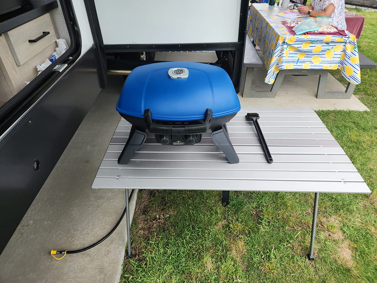 Napoleon TravelQ 285 Portable Propane Grill - 2 Burners customer photo 2