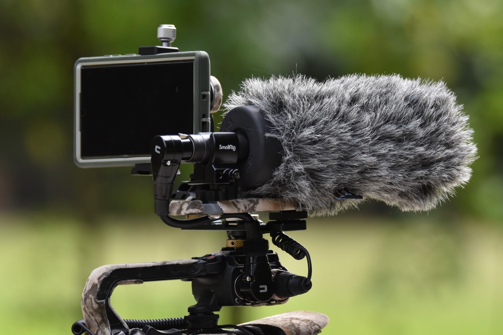 SmallRig Shotgun Microphone Holder (Cold Shoe), 0.1-7inch (19-25mm) Adjust | Built-in Soft Silicone, Bumps and Noises Absorption BSM2352 customer photo 1