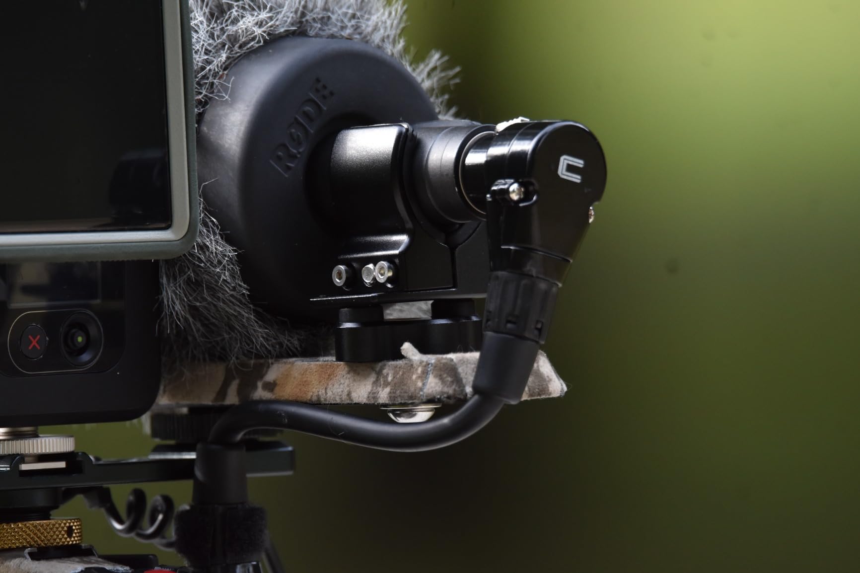 SmallRig Shotgun Microphone Holder (Cold Shoe), 0.1-7inch (19-25mm) Adjust | Built-in Soft Silicone, Bumps and Noises Absorption BSM2352 customer photo 2