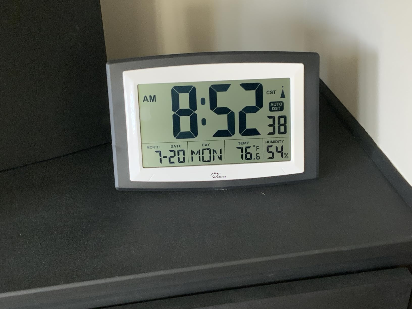 WallarGe 12.5 Inch Atomic Clock with Indoor Temperature and Humidity customer photo 1