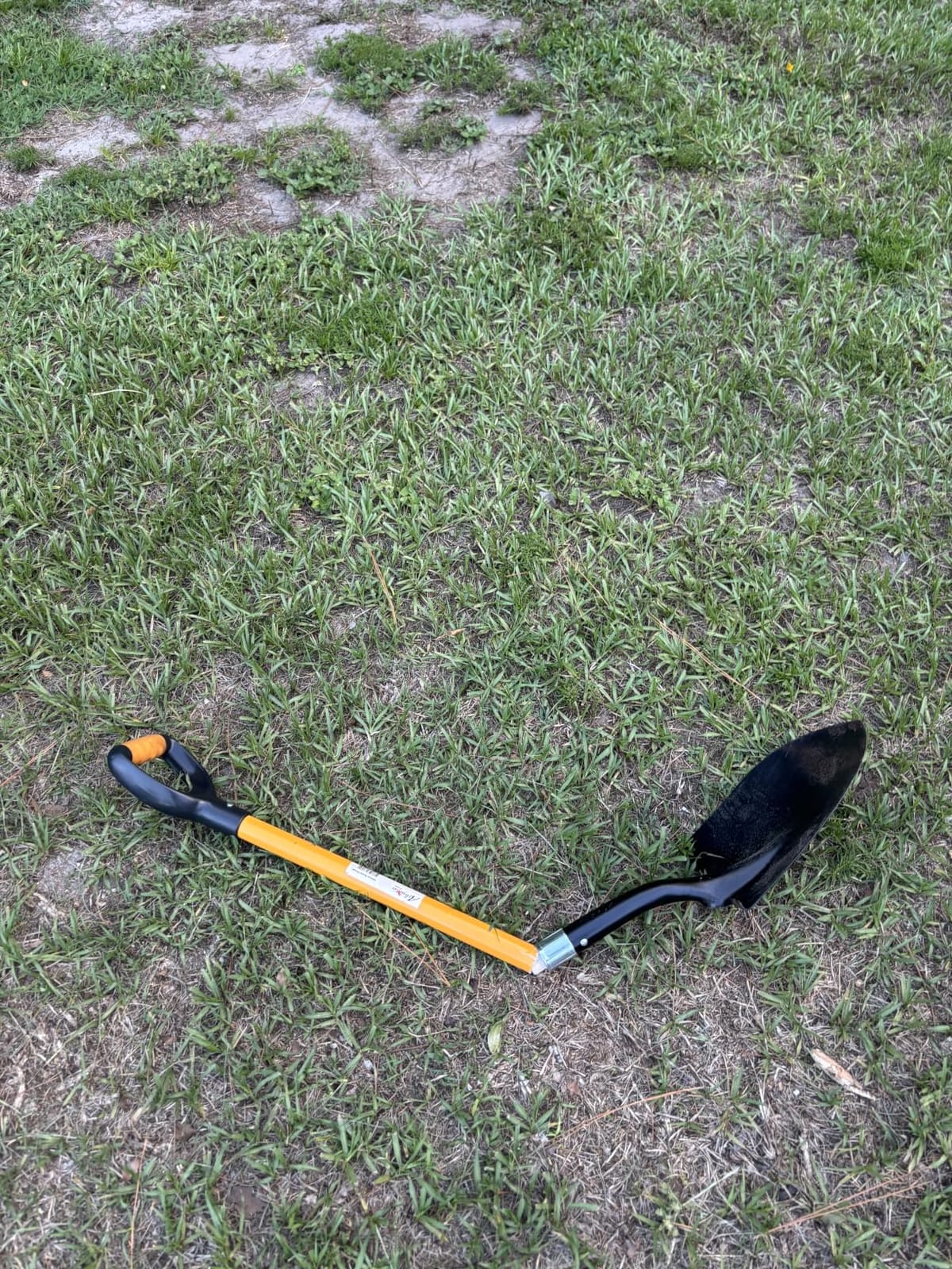 Ashman Heavy-Duty Digging Shovel (1 Pack) 41-Inch with Trenching Blade and Comfortable Handle - Ideal for Garden, Landscaping, Construction, and Masonry - Perfect for Digging Soil, Dirt, and Gravel. customer photo 1