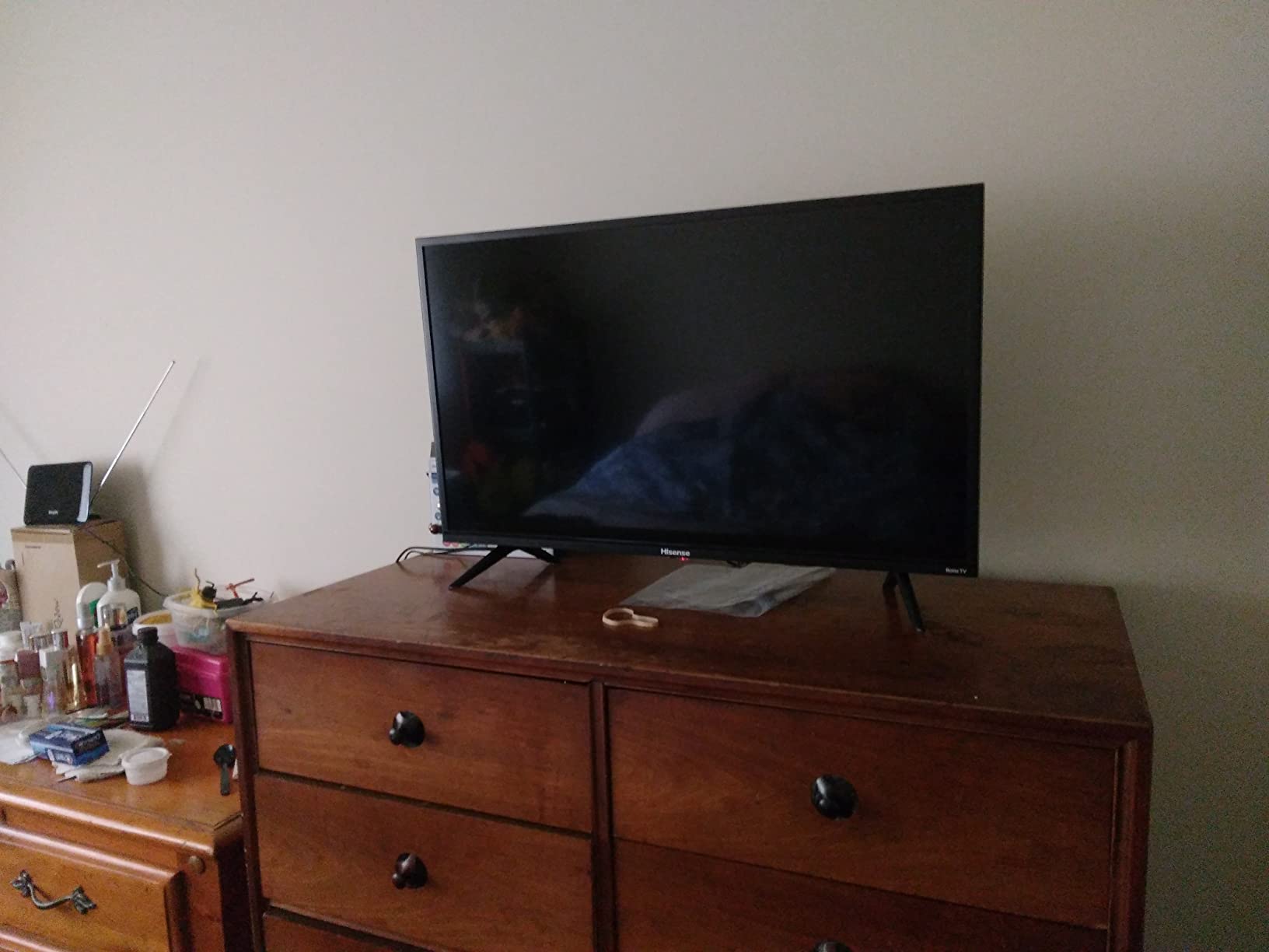 Hisense 40-Inch Class H4 Series LED Roku Smart TV with Alexa Compatibility (40H4F, 2020 Model) customer photo 1