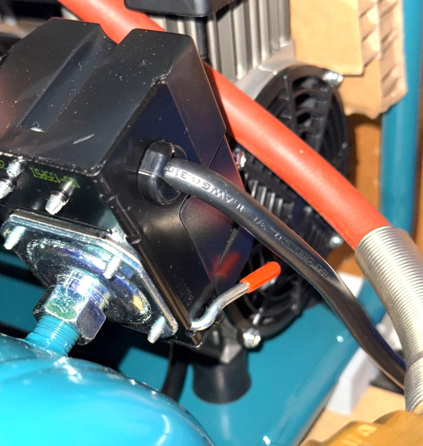 Makita MAC320Q Quiet Series 1-1/2 HP, 3 Gallon, Oil-Free, Electric Air Compressor customer photo 1