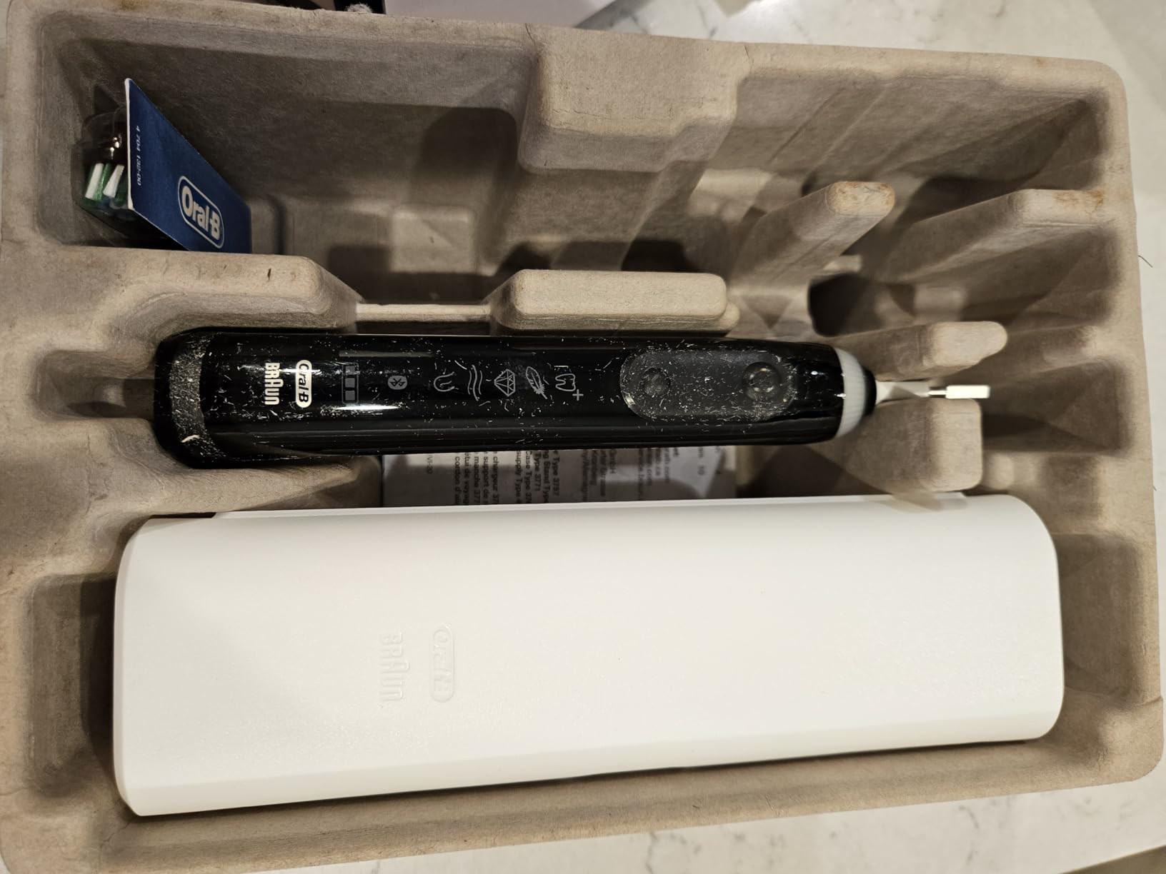 Oral-B Genius X Limited Rechargeable Electric Toothbrush with 1 Replacement Brush Head, Travel Case, White customer photo 1