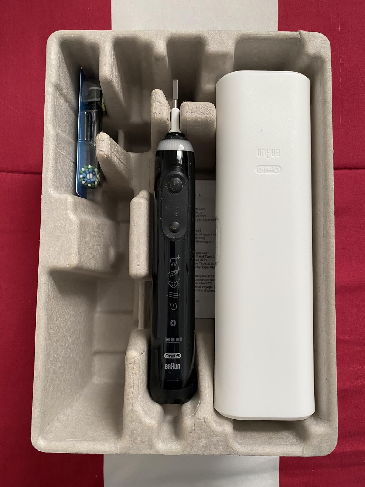 Oral-B Genius X Limited Rechargeable Electric Toothbrush with 1 Replacement Brush Head, Travel Case, White customer photo 2