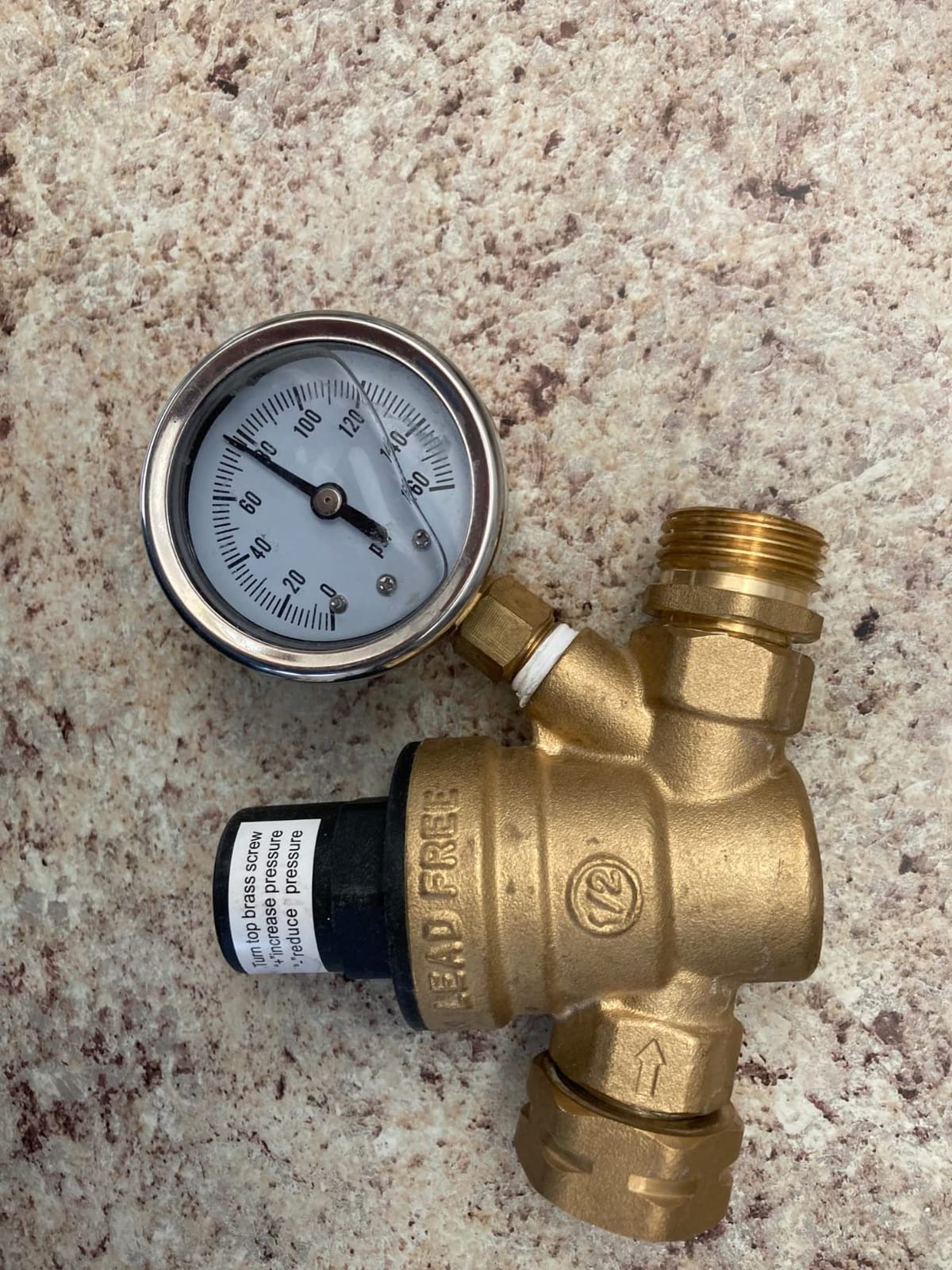 Hourleey Water Pressure Regulator Valve, RV Brass with Gauge and Inlet Screened Filter for Camper Trailer customer photo 1