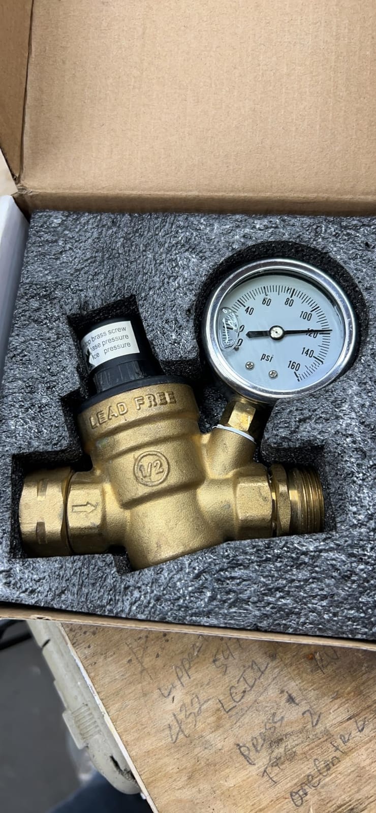 Hourleey Water Pressure Regulator Valve, RV Brass with Gauge and Inlet Screened Filter for Camper Trailer customer photo 2