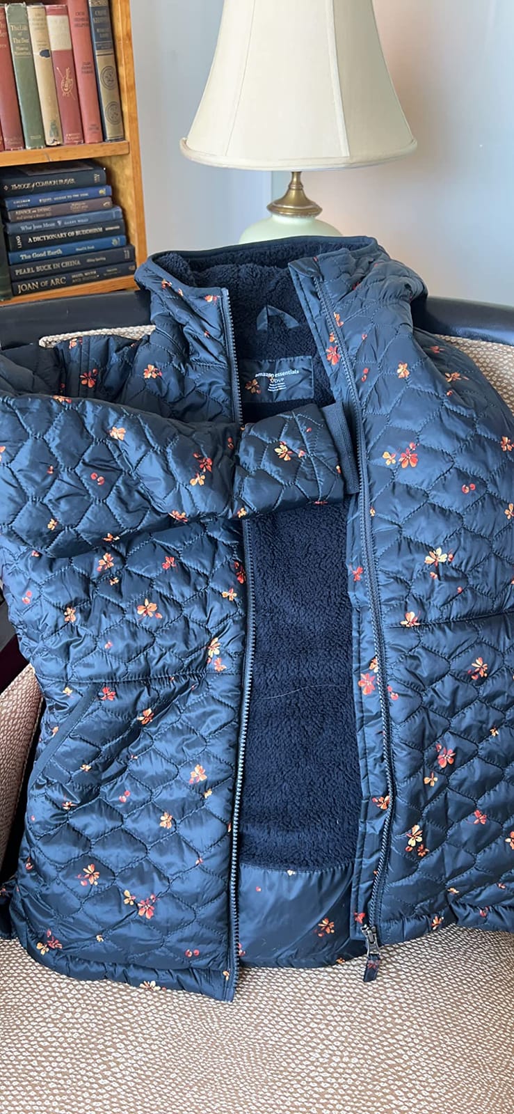 Amazon Essentials womens Lightweight Quilted Full-Zip Water-Resistant Sherpa-Lined Hooded Puffer Jacket customer photo 1