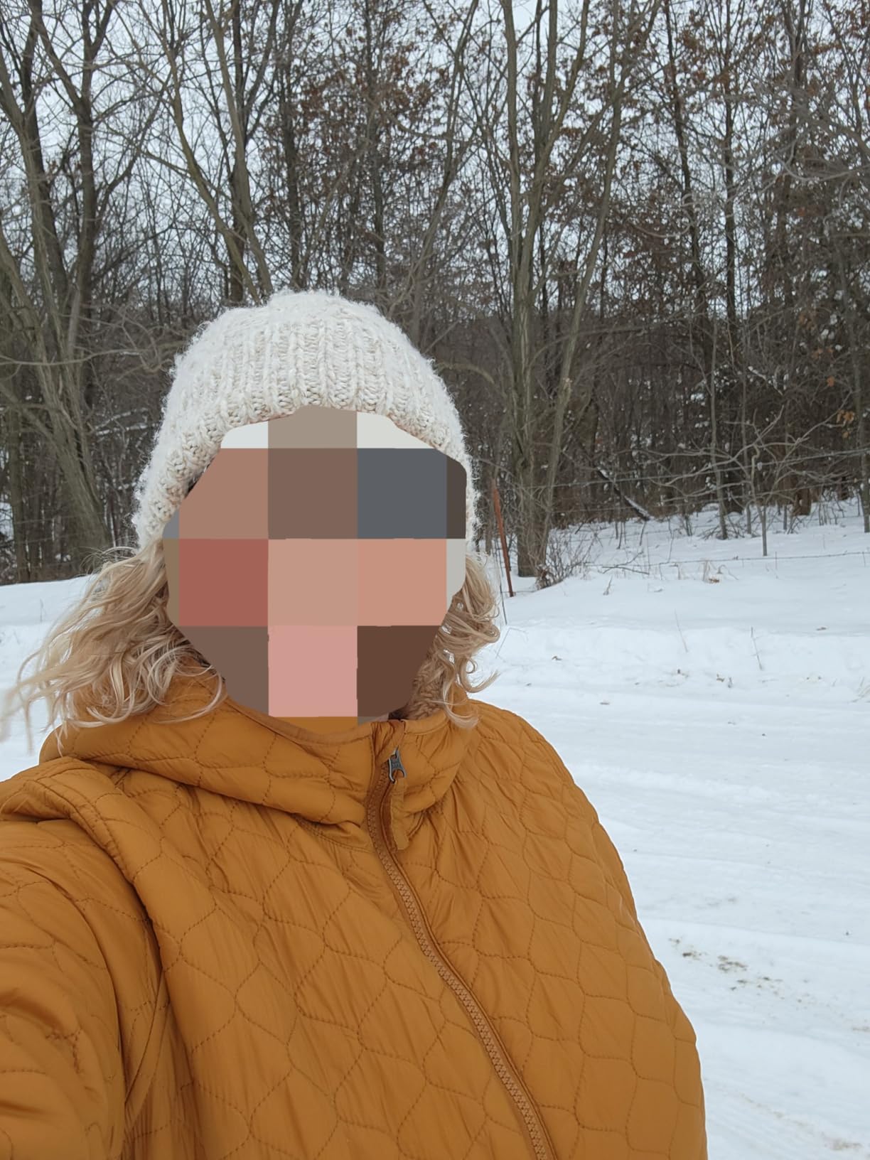 Amazon Essentials womens Lightweight Quilted Full-Zip Water-Resistant Sherpa-Lined Hooded Puffer Jacket customer photo 2