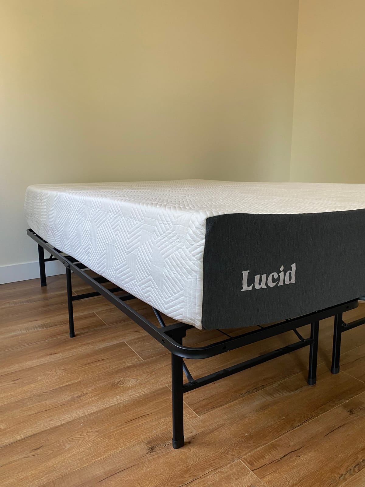 Lucid 12 inch Plush Gel Memory Foam Mattress - Bamboo Charcoal & Cooling Gel - Fiberglass Free - Bed in a Box - CertiPUR-US Certified - Queen Size customer photo 1