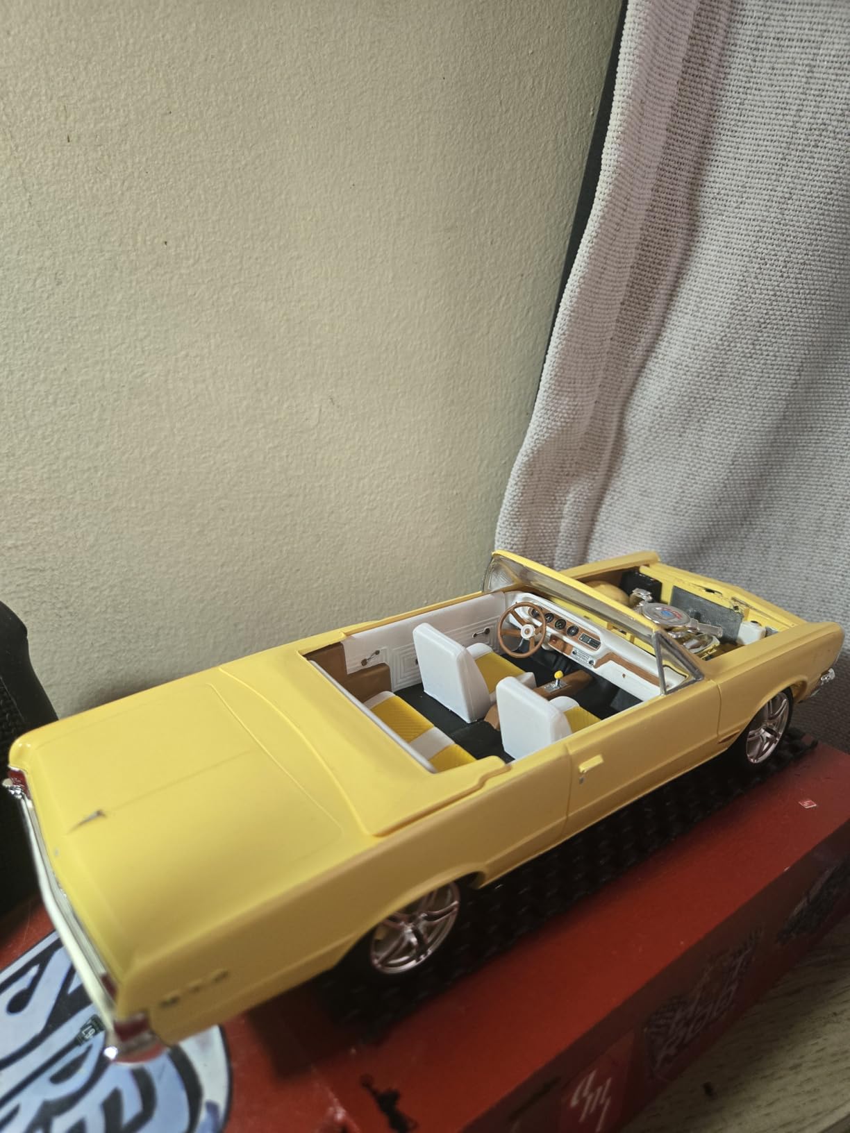AMT 1965 Pontiac GTO 2T 1/25th Scale Model Kit, White (AMT1191M) customer photo 2