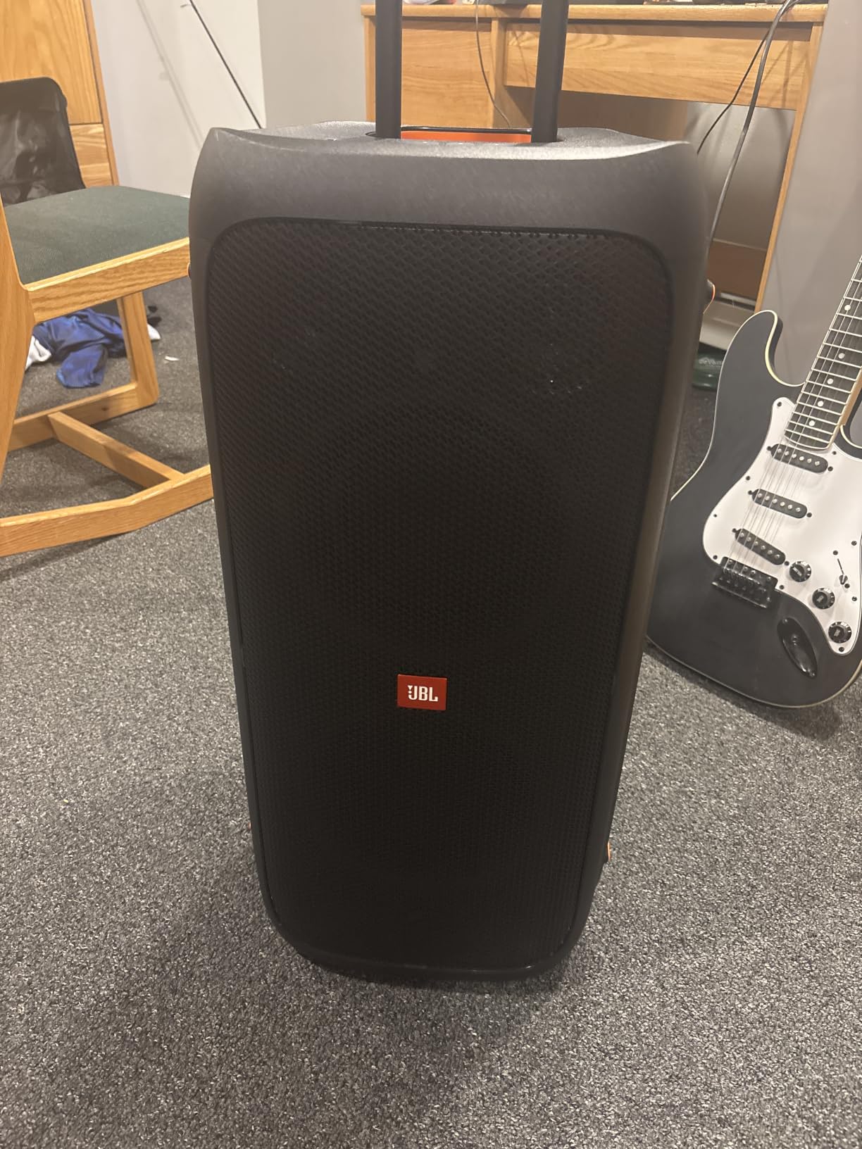 JBL Partybox 310 - Portable Party Speaker with Long Lasting Battery, Powerful JBL Sound and Exciting Light Show, Black customer photo 2