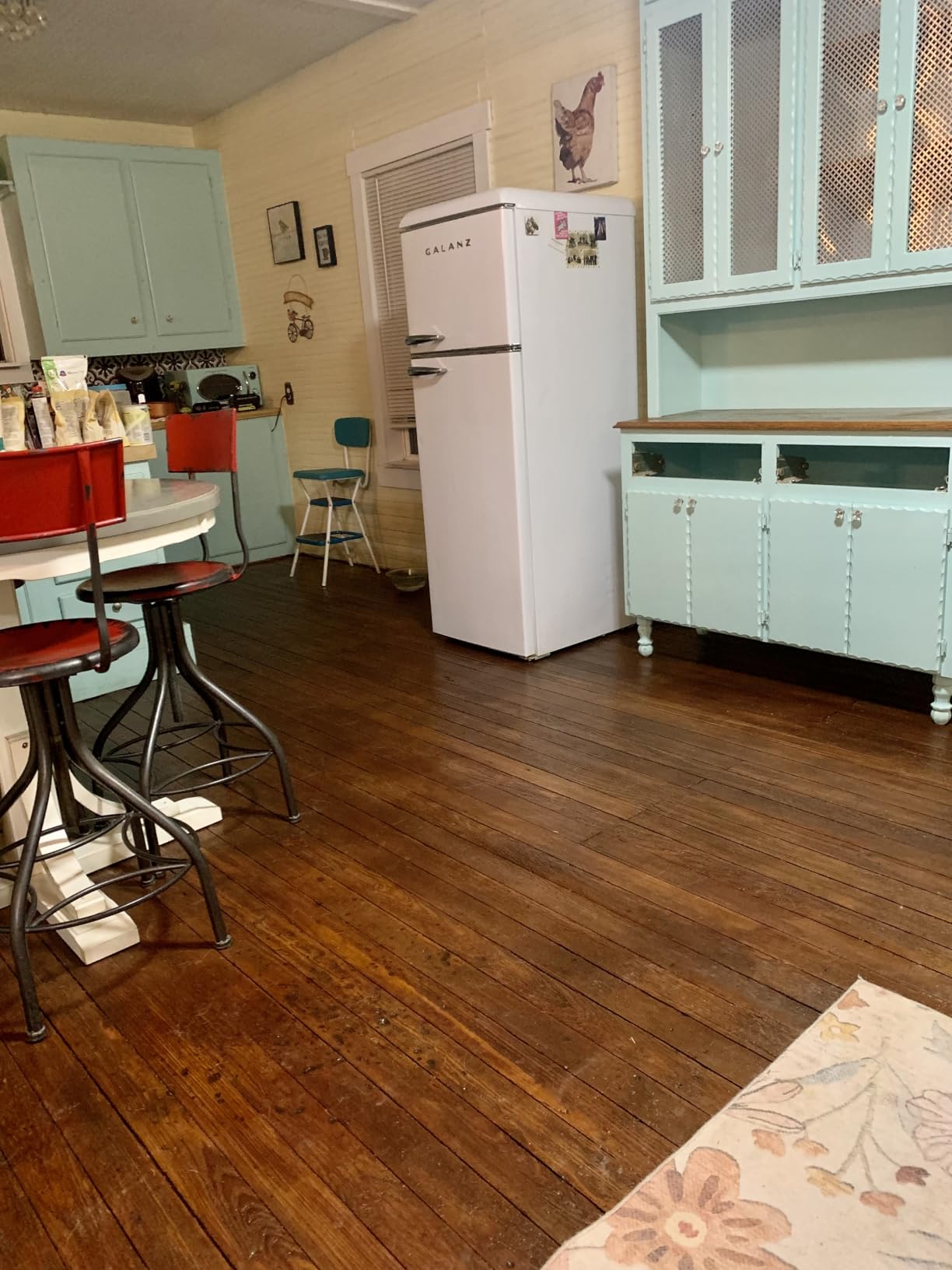 Galanz GLR12TRDEFR Refrigerator, Dual Door Fridge, Adjustable Electrical Thermostat Control with Top Mount Freezer Compartment, Retro White, 12.0 Cu Ft customer photo 2