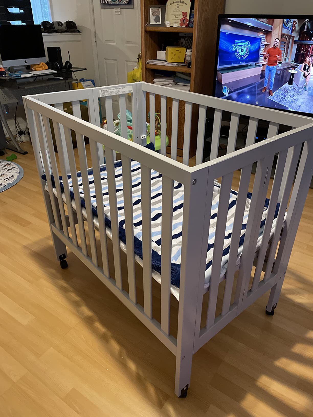 Dream On Me Jett Mini Folding Baby Crib in Pebble Grey, GreenGuard Gold & BSA, Lightweight & Portable, Patented Flat Folding System, Small Spaces & Travel, 1.5” Mattress Pad, 3 Heights, Safe Wheels customer photo 2