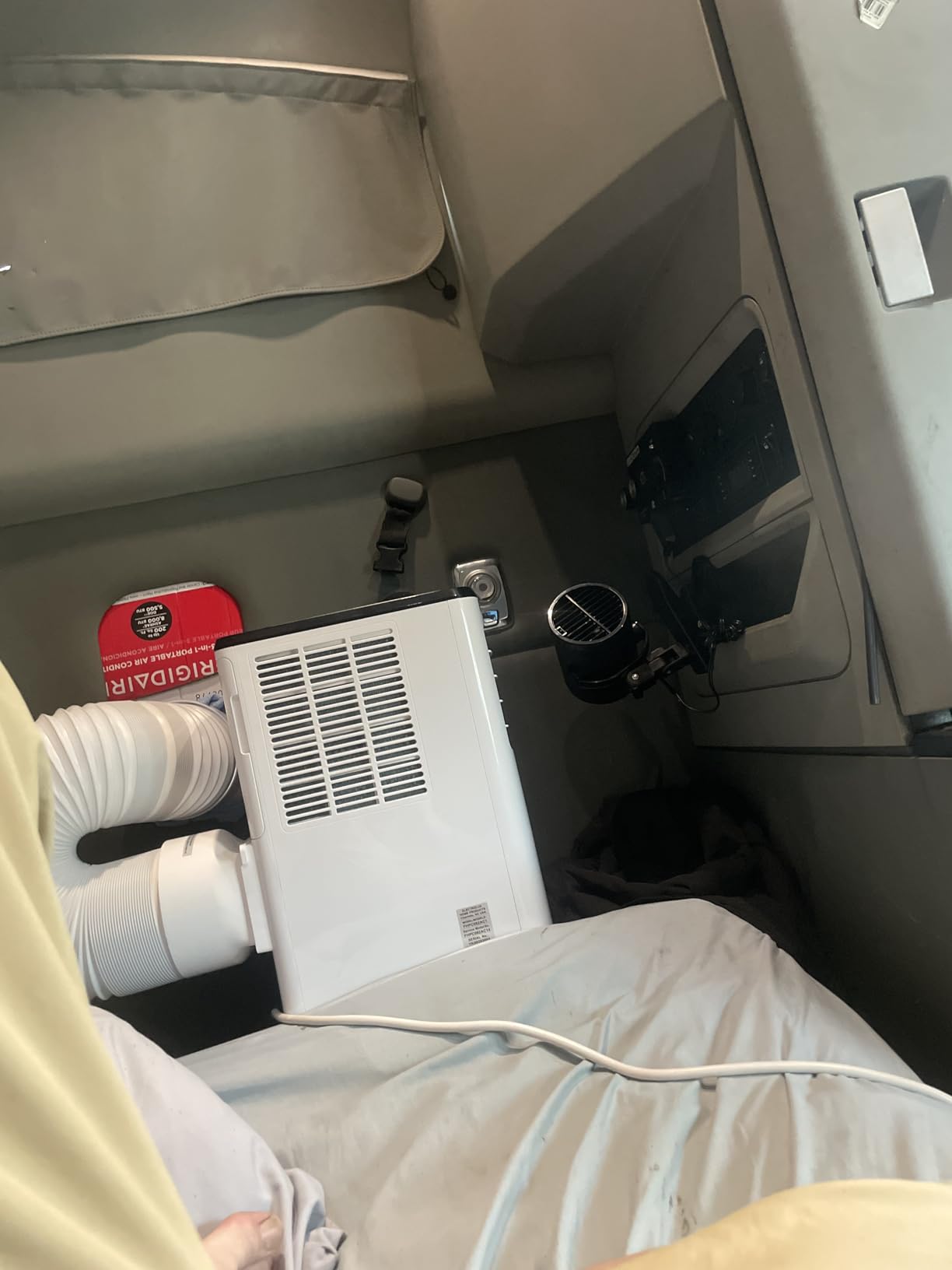 Frigidaire 8,000 BTU Portable Air Conditioner, Cools 350 Sq Ft, White customer photo 2