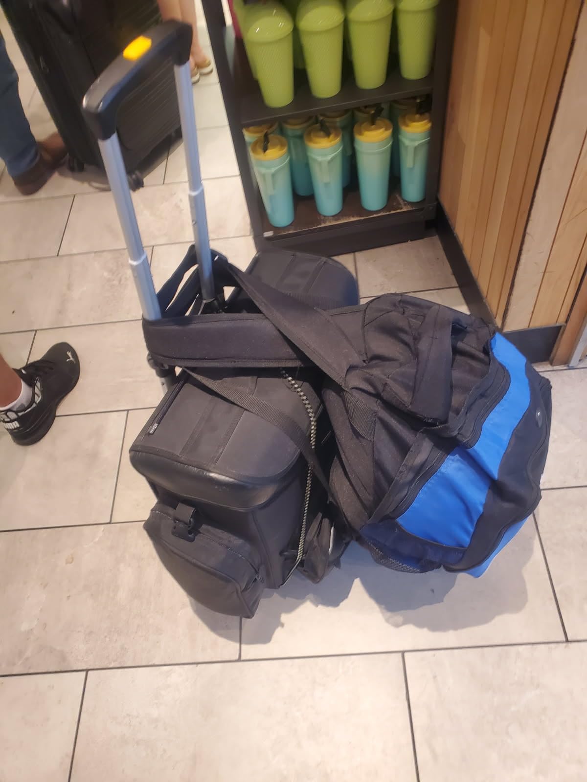 Mount-It! Folding Luggage Cart with Wheels, 77 lbs customer photo 2