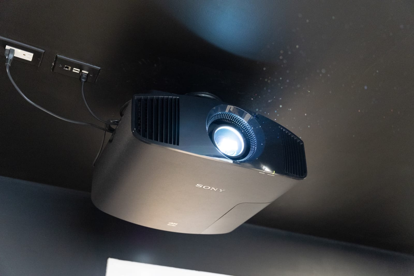 Sony VW325ES 4K HDR Home Theater Projector VPL-VW325ES, Black customer photo 1