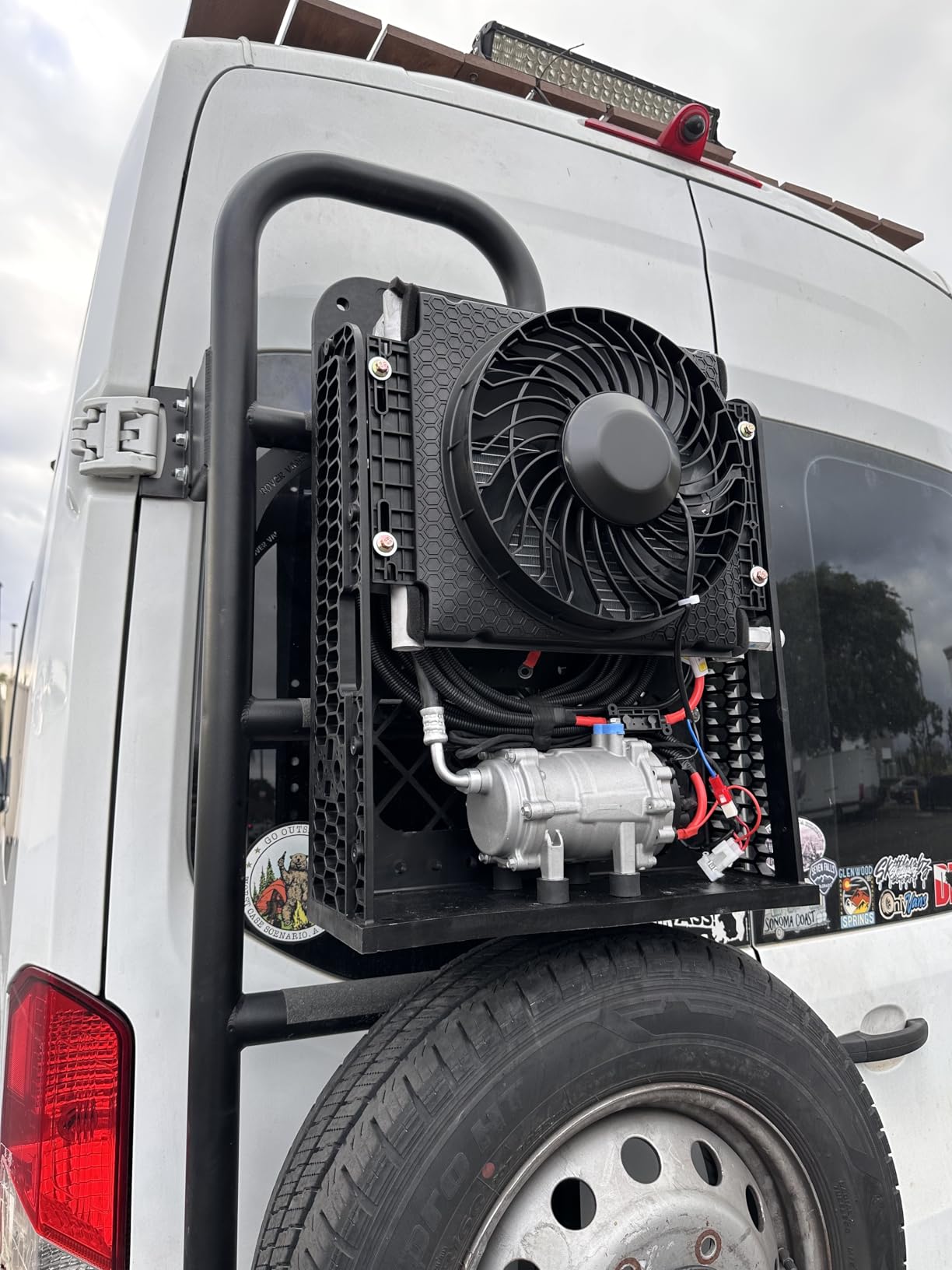 Treeligo Universal 12V DC Air Conditioner 12 Volt Mini Split AC Unit 12000 BTU 960W Fast Cooling System with Remote Control for Semi Truck RV Camper Van UTV Off-Road Vehicles customer photo 1