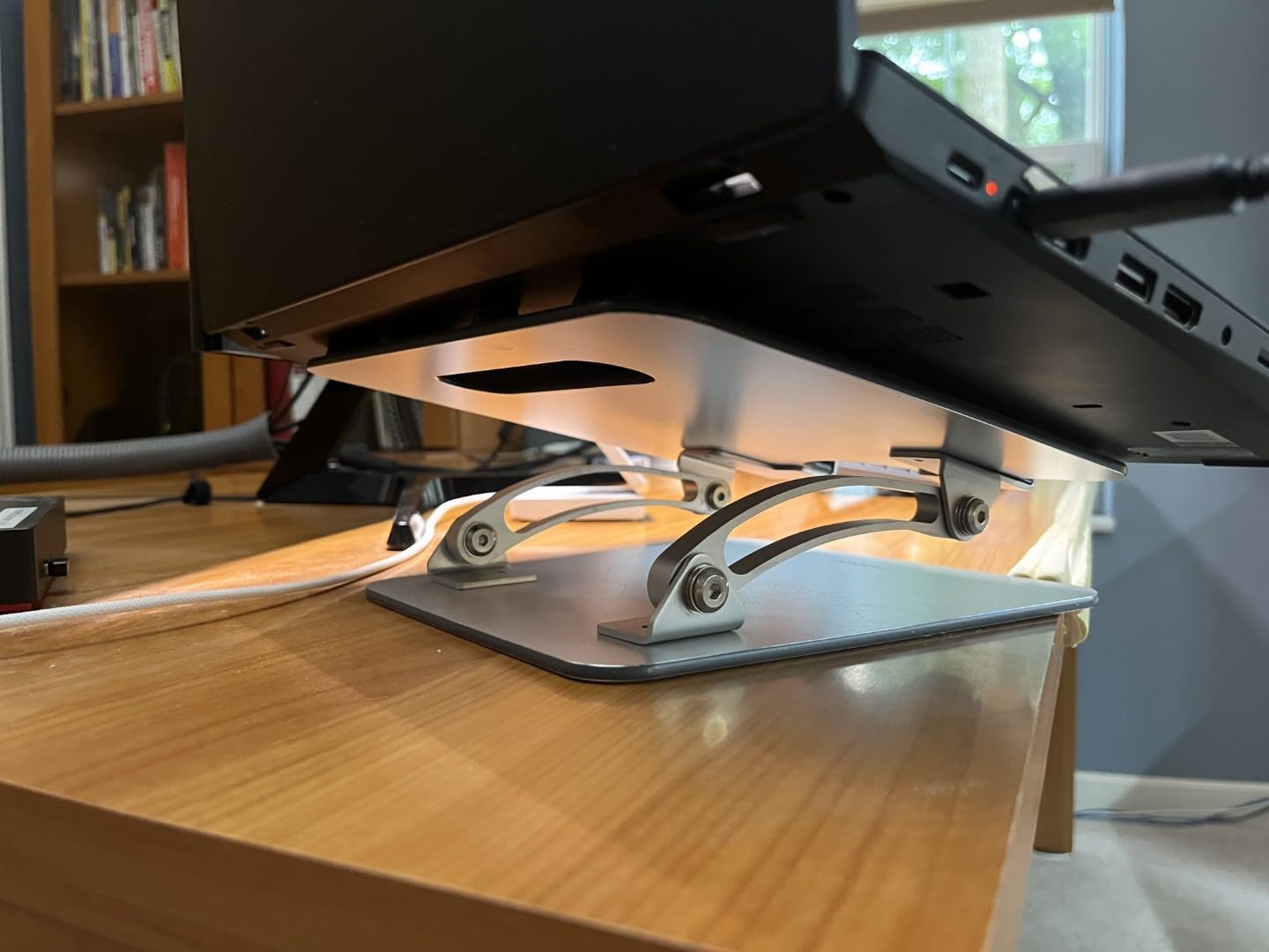 Nulaxy Fully Adjustable Laptop Stand for Desk, Dual Foldable Computer Riser customer photo 2