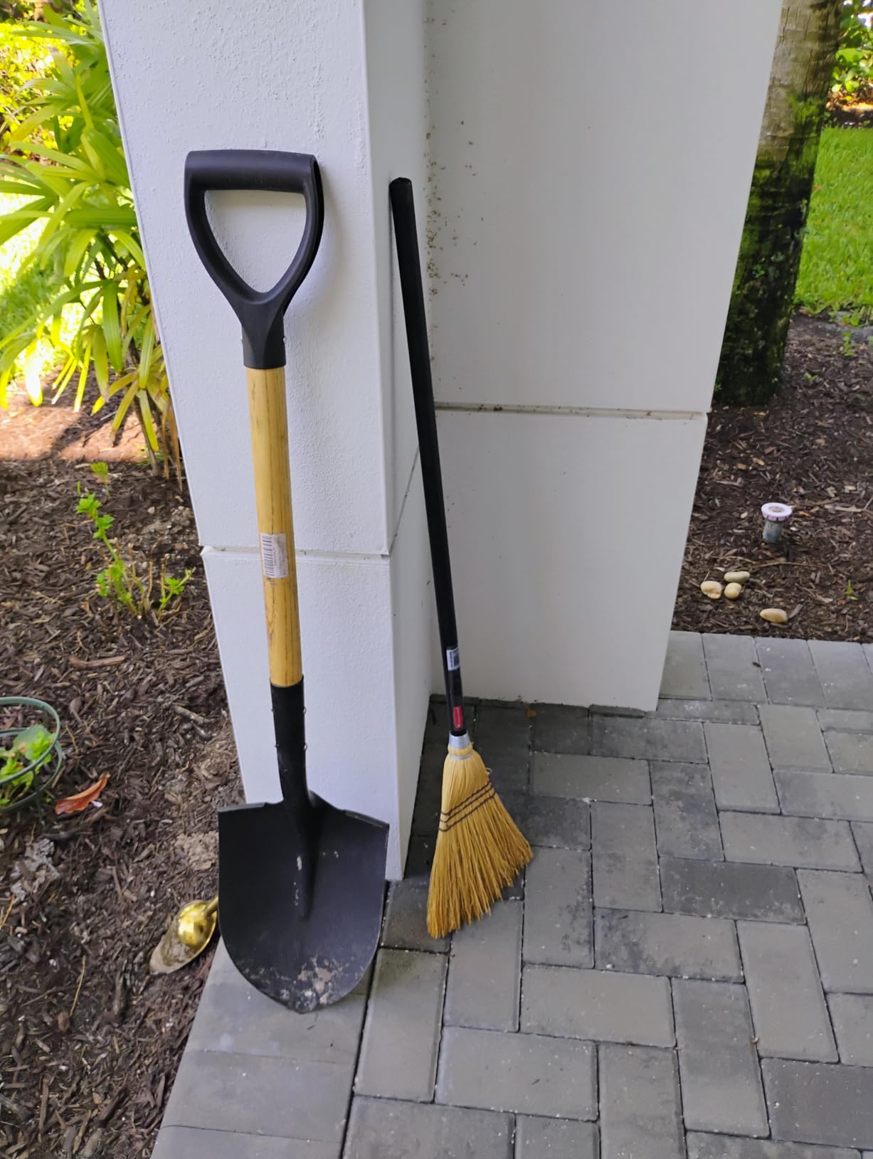 Shovel for Digging,Round Shovel, Garden Tool with D-Handle, 41 Inches in Overall Length, Wooden Handel Garden Shovel,Beach Shovel, Car Snow Shovel customer photo 2