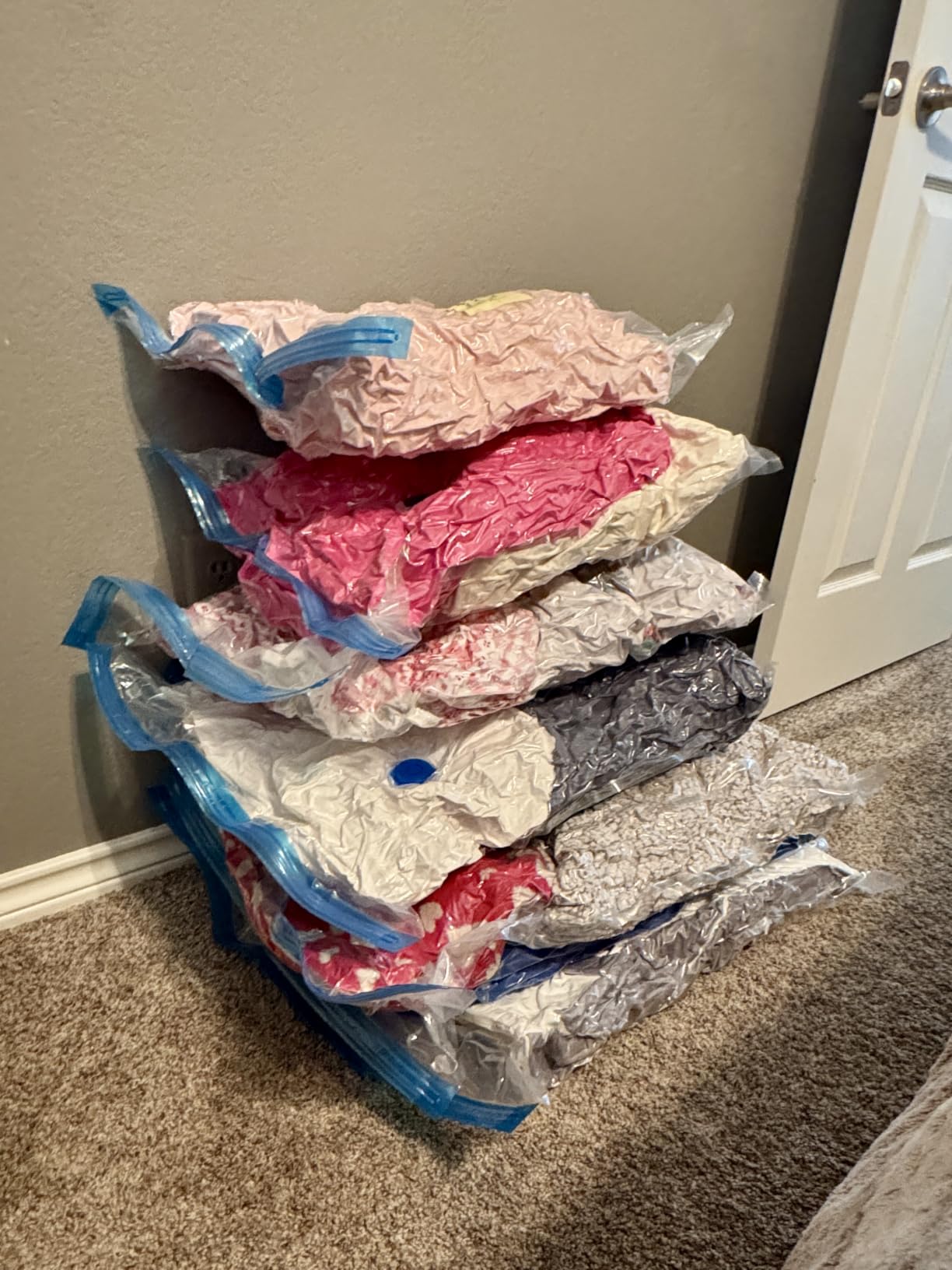 Vacuum Storage Bags with Hand Pump, Vacuum Seal Space Saver Bags,25 Combo customer photo 1