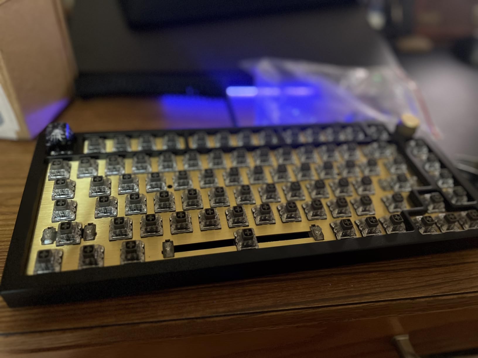 GLORIOUS Gaming GMMK PRO 75% Barebones Black (Frame Only) - Modular Mechanical Gaming Keyboard, TKL Size (75%), 3.3lb Frame, RGB, Fully Customisable, 5-Pin Switch Support customer photo 2