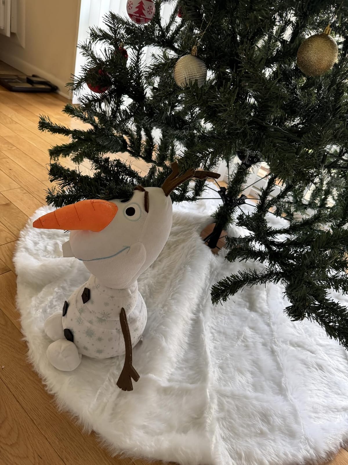 AISENO 36 Inch Christmas Tree Plush Skirt Decoration for Merry Christmas Party Faux Fur Christmas Tree Skirt Decorations customer photo 2