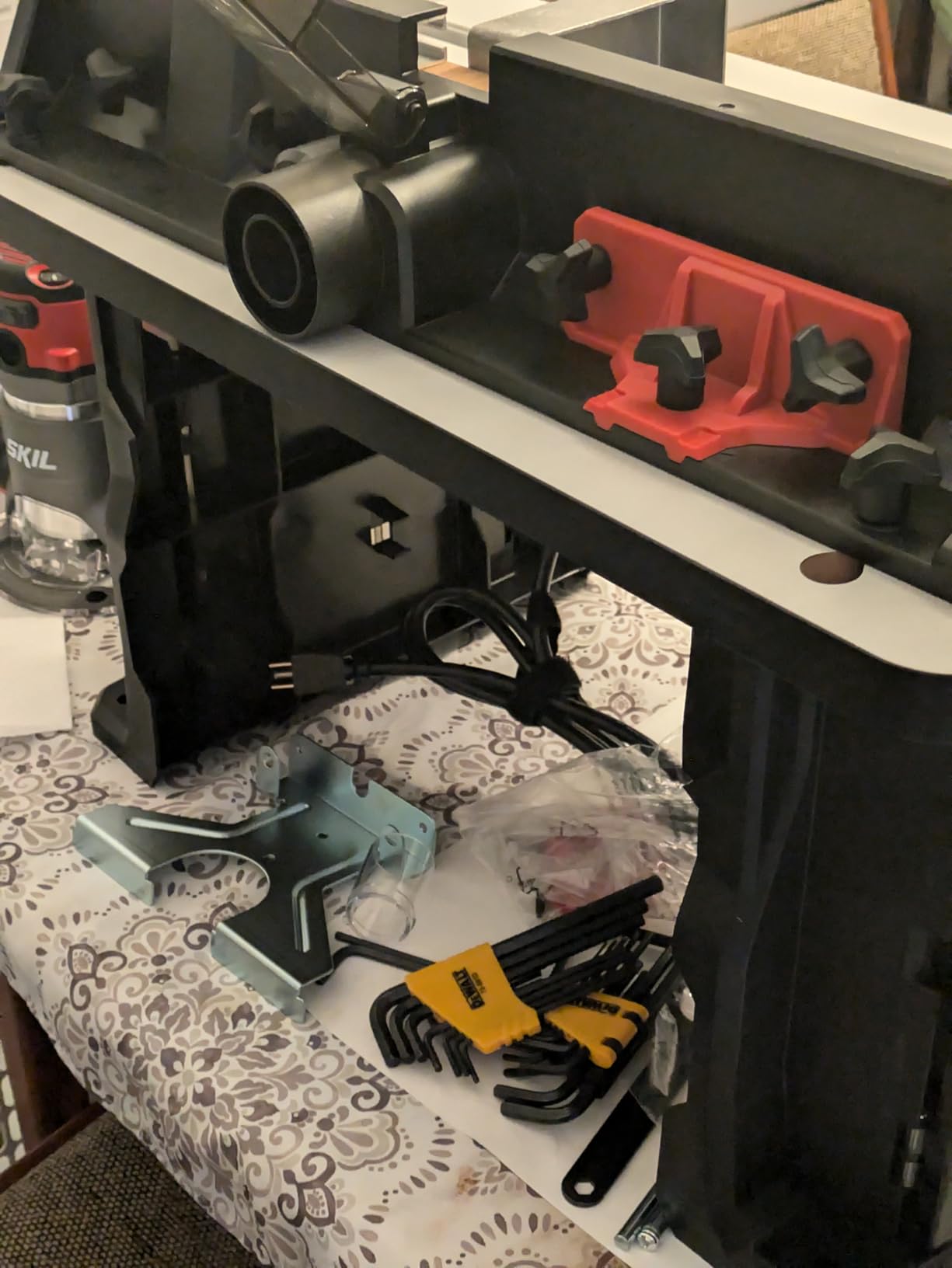 SKIL RT1323-01 Router Table and 10Amp Fixed Base Router Kit customer photo 1