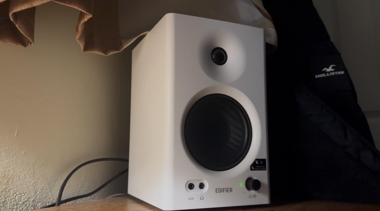 Edifier MR4 Studio Monitor Speakers, 4 inch Active Near-Field customer photo 1