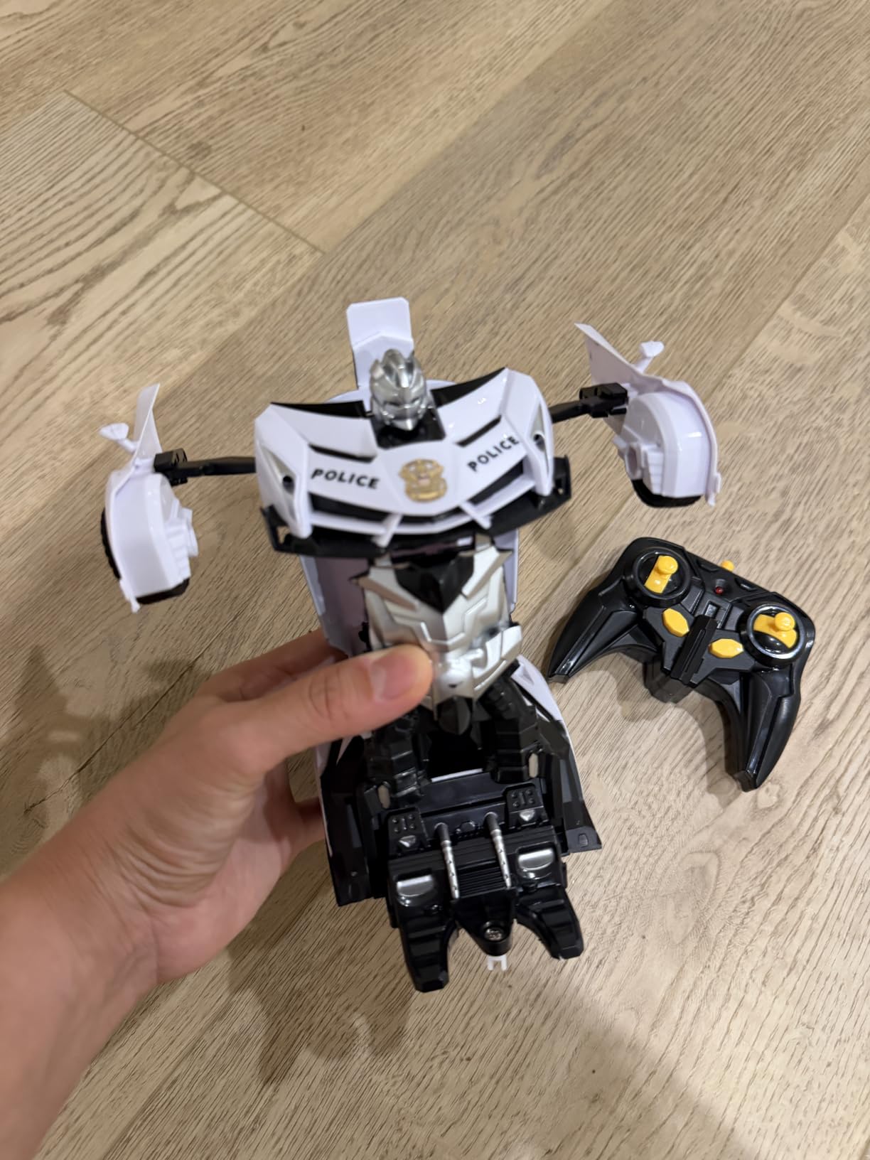 FDJ Remote Control Car - Transform Toys Car Robot, One Button Deformation to Robot with Flashing Light, 2.4Ghz 1:18 Scale Transforming Police Car Kids Toys with 360 Degree Rotating, Girls Boys Toys customer photo 1