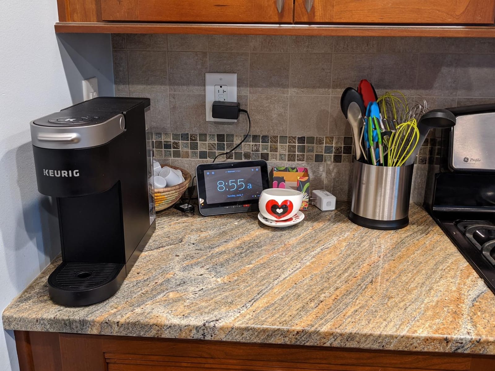 Keurig K- Slim Single Serve K-Cup Pod Coffee Maker, with 3 Brew Sizes, Multistream Technology, 46oz Removable Reservoir, Scarlet Red customer photo 1