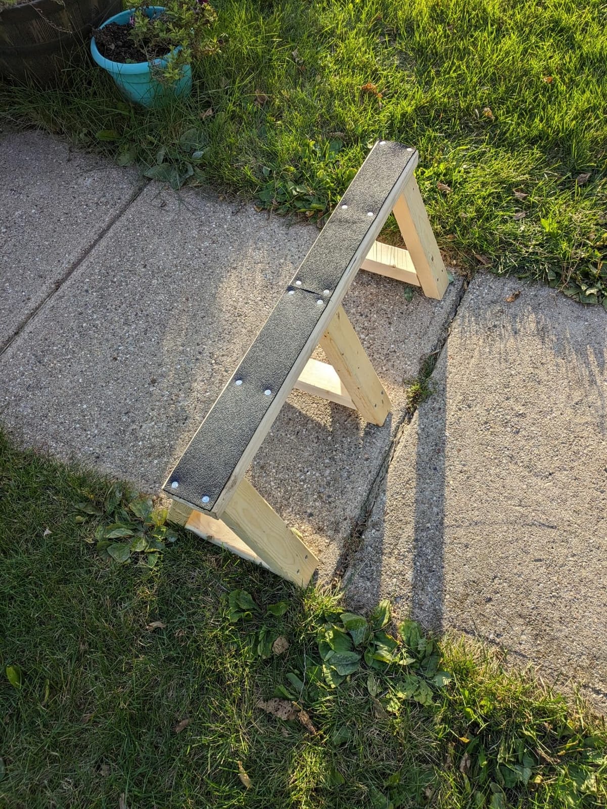 4FT Portable Wheelchair Ramp, Handicap Ramps for Home Steps Doorways | 800LBS Load-Bearing, 4-12 Inch Steps, Non-Slip, Aluminum, Foldable, Tool-Free Assembly, Handle, for Scooters/Threshold/Entry customer photo 2