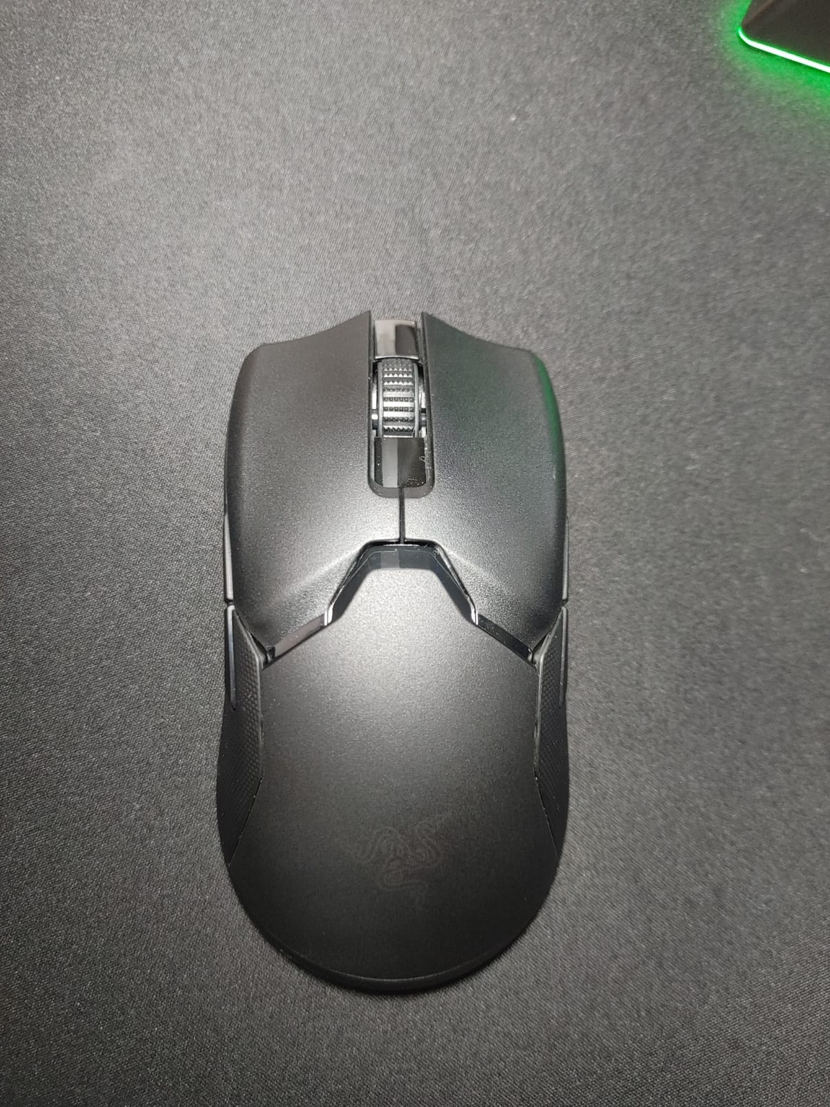 Razer Viper Ultimate Lightweight Wireless Gaming Mouse & RGB Charging Dock: Hyperspeed Wireless Technology - 20K DPI Optical Sensor - 74g Lightweight - 70 Hr Battery - Mercury White customer photo 2
