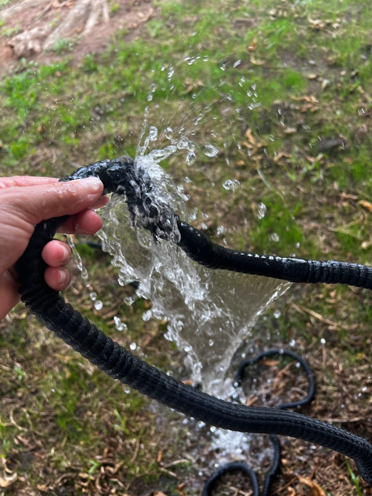 J&B XpandaHose 100ft Expandable Garden Hose - Heavy Duty Superior Strength 3750D - 4 -Layer Latex Core - Extra Strong Brass Connectors and Storage Bag (Black 100) customer photo 1
