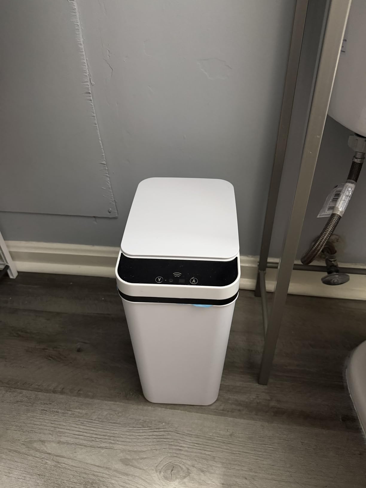 Anborry Bathroom Smart Touchless Trash Can 2.2 Gallon Automatic Motion Sensor Rubbish Can with Lid Electric Narrow Small Garbage Bin for Kitchen, Office, Living Room, Toilet, Bedroom, RV customer photo 1