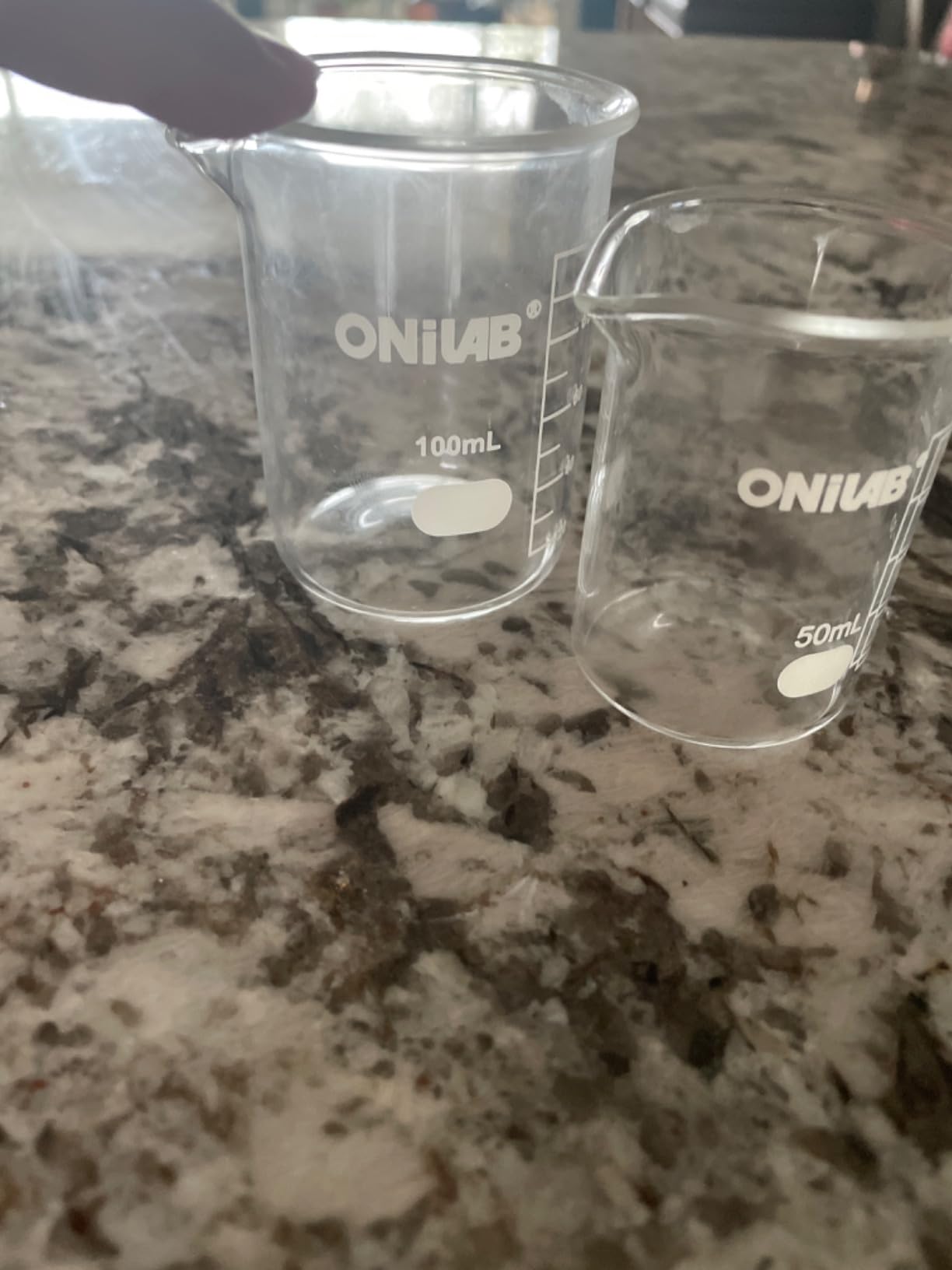ONiLAB Glass Measuring Beaker Set 50ml 100ml 250ml 500ml 1000ml(Pack of 5) customer photo 1