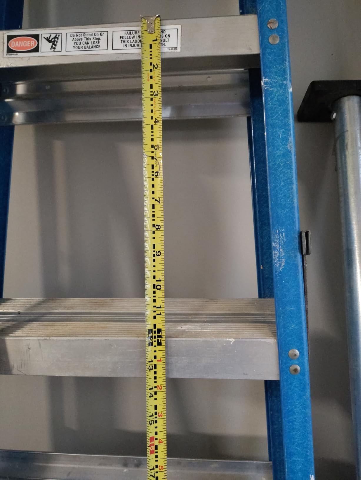 RIKADE Telescoping Ladder, 8.5 FT Lightweight Collapsible Ladder with Detachable Hooks, 330 lbs Capacity, Extension Ladder for Attic, Garage & Household, Aluminum customer photo 1