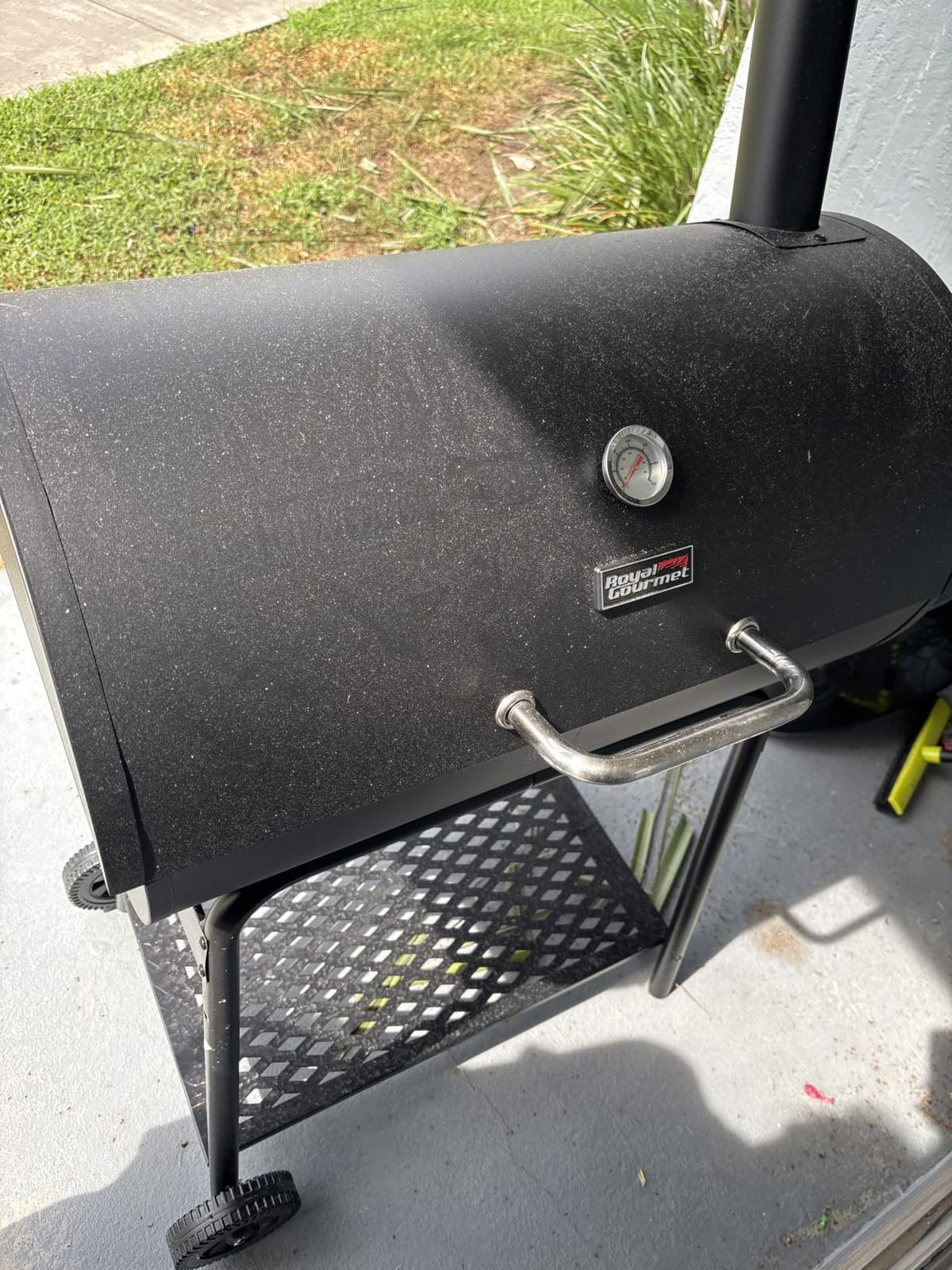 Royal Gourmet CC1830 28 Inch Barrel Charcoal Grill with Side Table, Outdoor Charcoal BBQ Grill, 626 Sq. In., Warming Rack, Built-In thermometer, for Backyard, Patio and Parties, Black customer photo 2