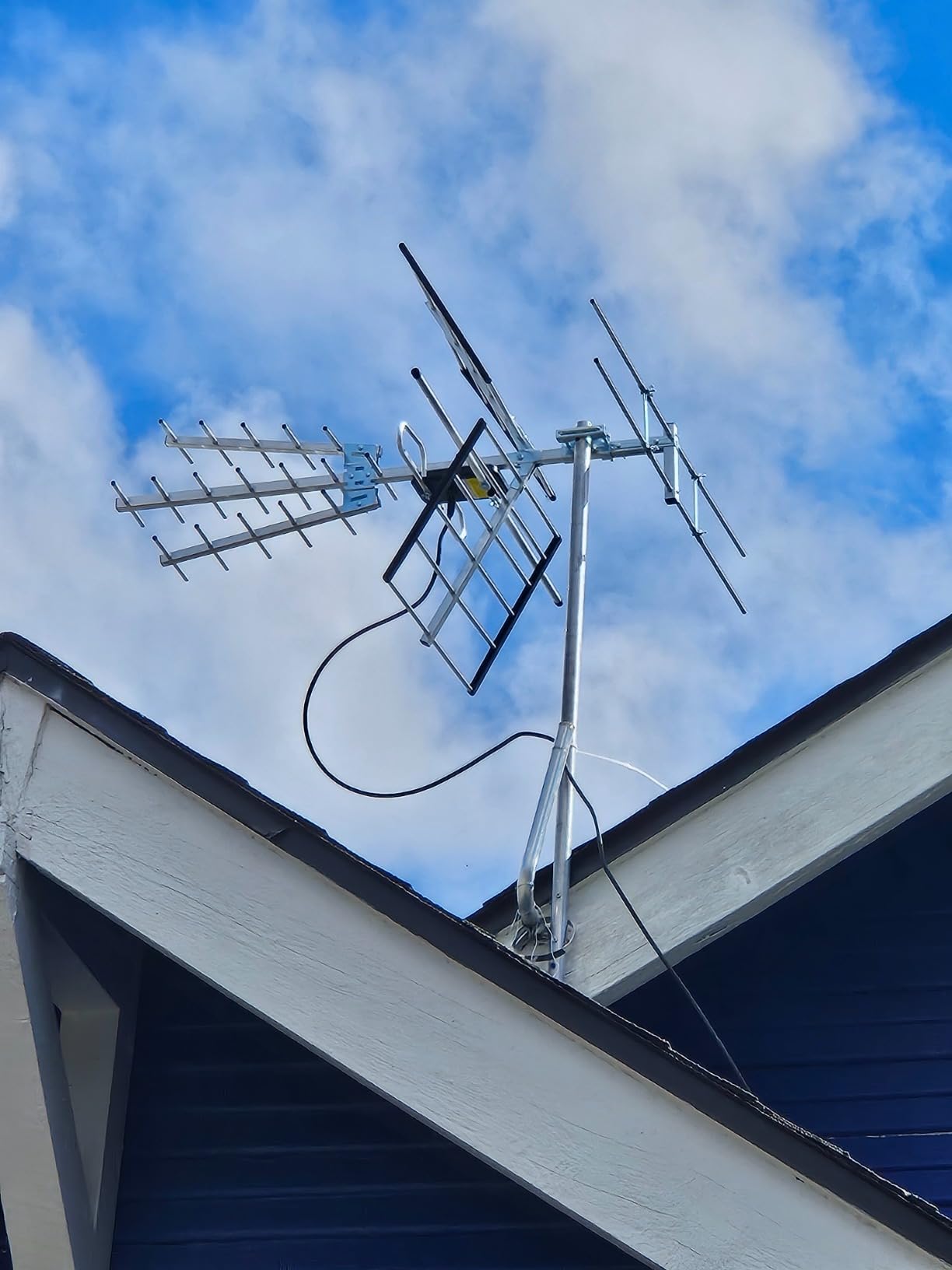 PIBIDI Outdoor TV Antenna, Long Range UHF/VHF for Local Channels, 4K/1080P customer photo 2