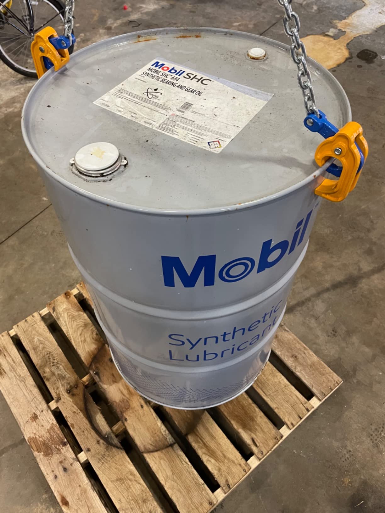 55 Gallon Drum Lift, 2200 lbs Chain Drum Lifter for 30-55 Gal Steel Drums | High-strength steel drum lifter with improved hooks for 30-55 gallon drums, compatible with forklifts, cranes and hoists. customer photo 2
