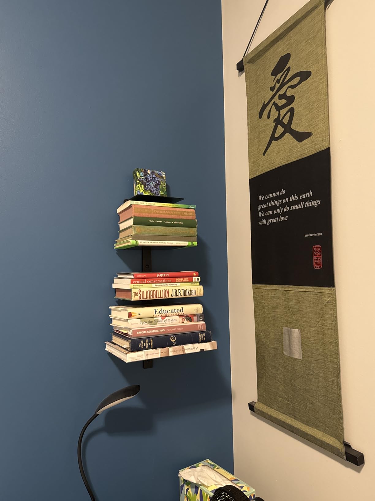 Floating Book Shelves for Wall, 4 Tier Invisible Floating Bookshelf, Vertical Spine Book Tower, Wall Mounted & Space Saving, Heavy Duty Metal Book Organizer for Home Office, 2 Pack Black customer photo 2