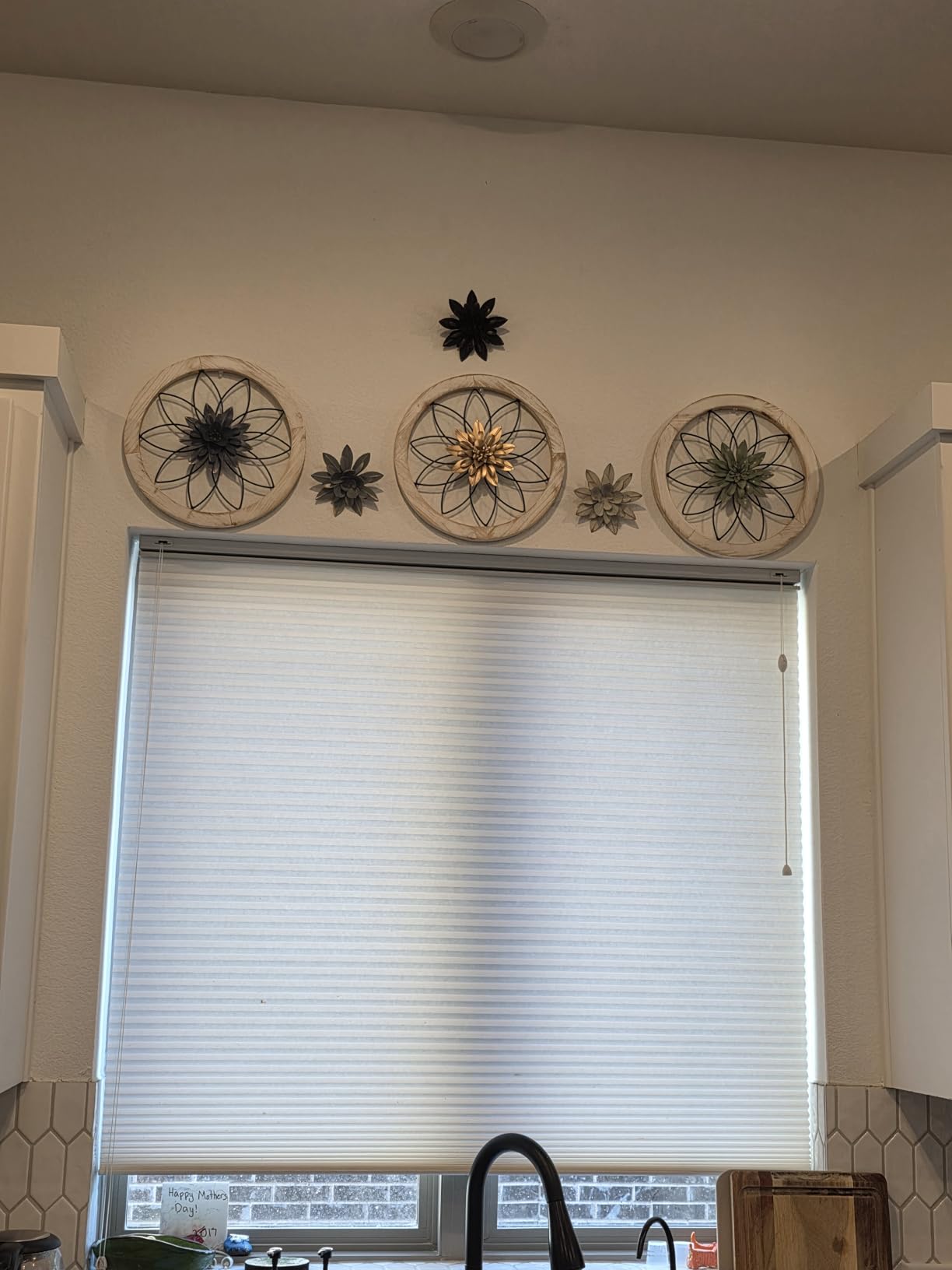 Paquesta 3 Piece Round Farmhouse Wall Decor with 6 Piece Interchangeable Flowers 12'' Medallion Wood & Metal Rustic Wall Art for Living Room Bedroom Kitchen Bathroom Dining Room Home Decorations customer photo 1