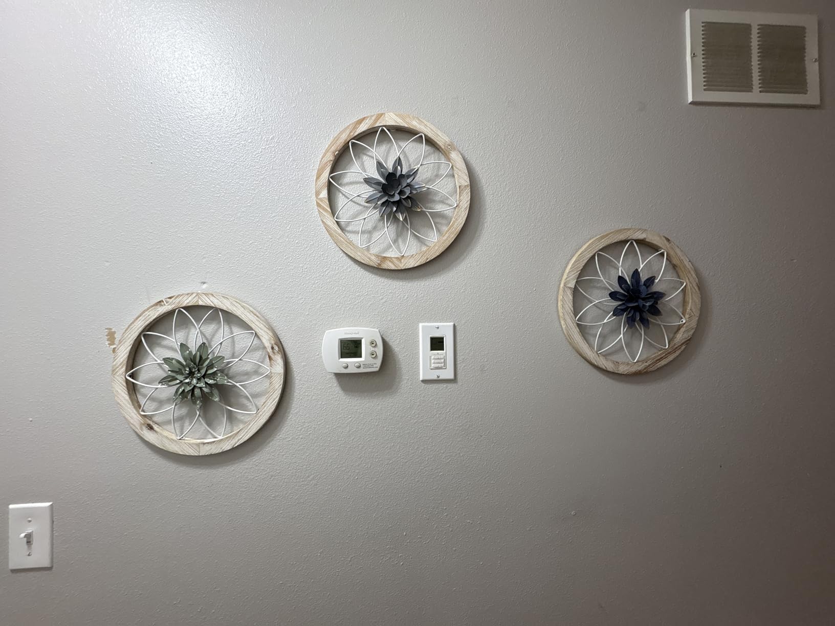 Paquesta 3 Piece Round Farmhouse Wall Decor with 6 Piece Interchangeable Flowers 12'' Medallion Wood & Metal Rustic Wall Art for Living Room Bedroom Kitchen Bathroom Dining Room Home Decorations customer photo 2