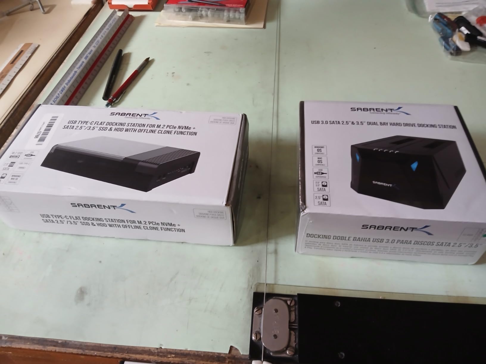 SABRENT Lay Flat NVMe & SATA HDD/SSD Dock, USB-C 10Gbps (DS-UFNC) | M.2 NVMe + 2.5in/3.5in SATA, Offline clone, USB-C and USB-A cables included, Tool-free, Win/Mac/Linux customer photo 1