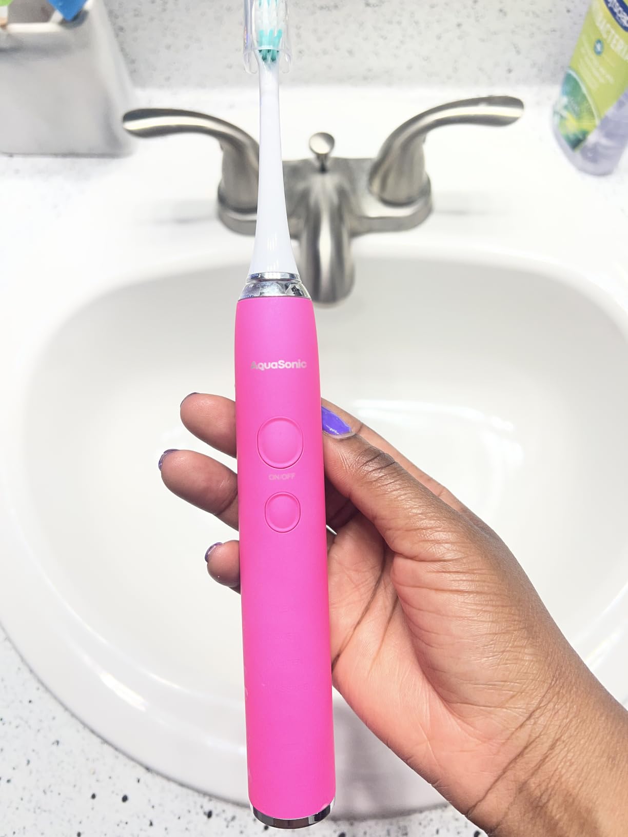 Aquasonic Vibe Series Ultra-Whitening Toothbrush – ADA Accepted Power Toothbrush - 8 Brush Heads & Travel Case – 40,000 VPM Motor & Wireless Charging - 4 Modes w Smart Timer – Mint Green Metallic customer photo 1